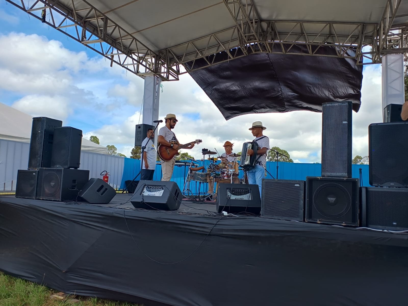 Dia Feliz – Paranoá (2)